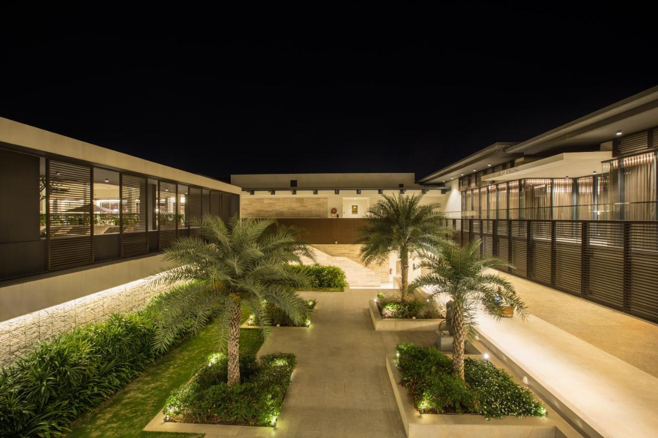 Blvd Club - Near Bengaluru Airport Hotel Settahalasūr Exterior foto